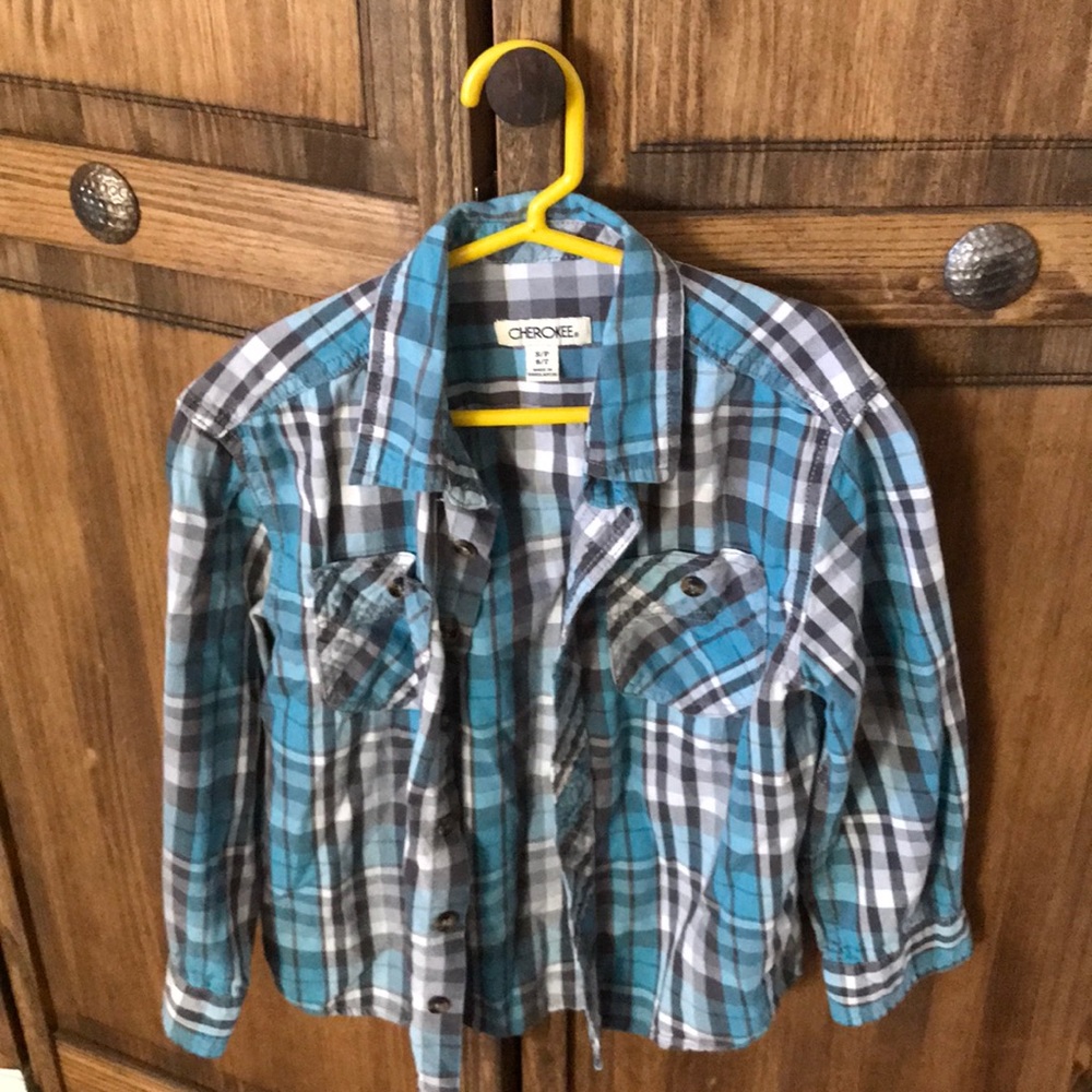 LONG SLEEVE BUTTON UP SHIRT
